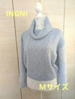 ♡INGNI♡ ケーブル袖ファーオフタートルニット　ライトブルー　Mサイズ