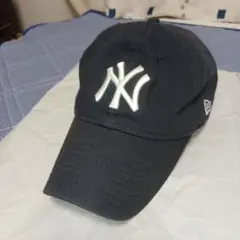 NEW ERA ニューヨーク・ヤンキースキャップ MoMAコラボ　ネイビー　美品