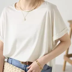 ストレッチサテンTシャツのサムネイル