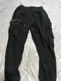 ブラックカーゴパンツ サイドポケット付き