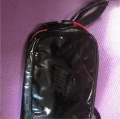 エナメルバック ナイキ