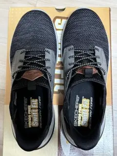 スケッチャーズ　25.5cm