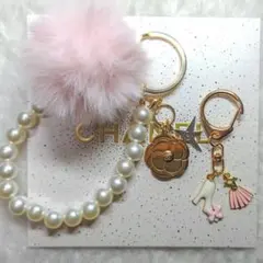 シャネル　ホリデーチャーム　カメリア　とパールストラップ＆キーホルダー