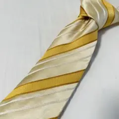 3本で1本プレゼント！クリーム色と金色のストライプネクタイ