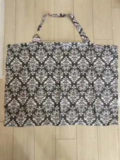 授乳ケープ 白とグレーの花柄