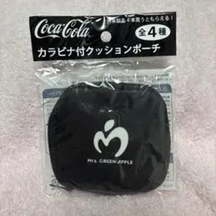 Mrs. GREEN APPLE カラビナ付クッションポーチ　黒