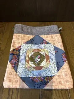 値下げ⭕️パッチワーク巾着袋 可愛い刺繍付き