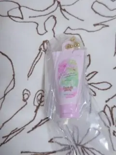 VECUA Honey　ミニチュアチャーム　ハンドクリームサクラウララ