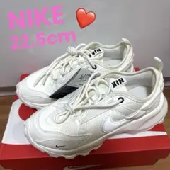 【新品】NIKE TC7900 セイルホワイト 22.5cm