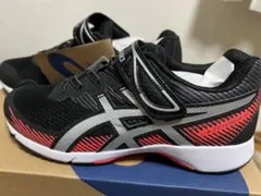 ASICS スニーカー 黒/赤 ベルクロ付き