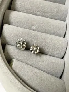 雪の結晶デザイン ピアス(両耳用)