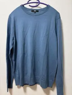 青い長袖クルーネックセーター