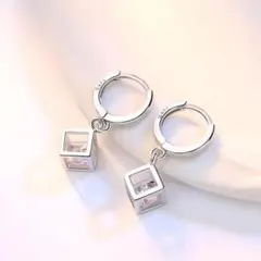 【No.05】シルバー キューブ ジルコニア ピアス