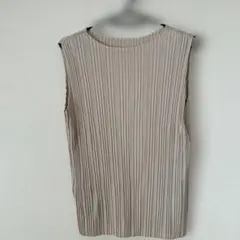 UNIQLO ベージュ プリーツ ノースリーブ M