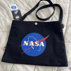 NASA ロゴ　サコッシュ　黒　内ポケット　背面ポケット　ステッカー
