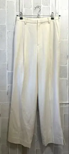 ストレートパンツ　ホワイト　アイボリー