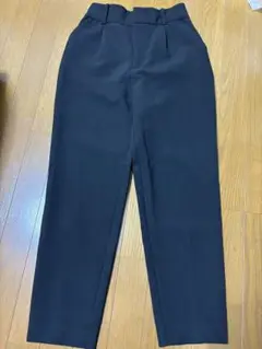 ZARA テーパードパンツ
