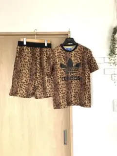 adidas オリジナルス　レオパードハーフパンツ＆Tシャツセットアップ