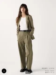 ユニクロ　タックワイドパンツオリーブ