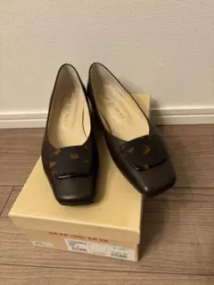 cavacava べっ甲風バックル パンプス ダークブラウン 24.5cmのサムネイル