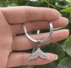 ホエールテール　ネックレス　ハワイアン　ジュエリー　シルバー系