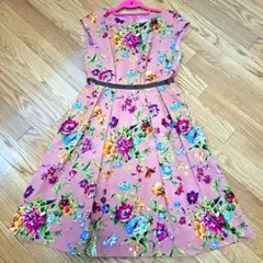 【匿名配送】1枚で華やかに エフデ ピンク色フラワーワンピース フレアのサムネイル