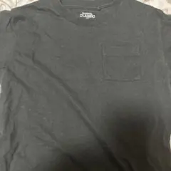 黒のポケット付きTシャツ