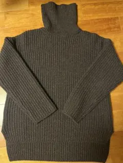 SLOANE ダークブラウン　タートルネックニット