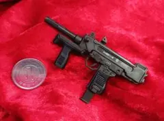 1/6 自衛隊 9ミリ機関拳銃