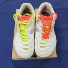 YONEX バドミントンシューズ ホワイト/オレンジ/イエロー