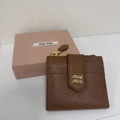miu miu 二つ折り財布 ブラウン レザーのサムネイル