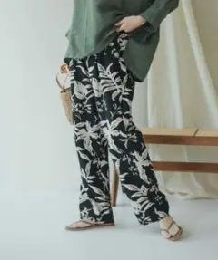 【URBAN RESEARCH DOORS】リネンレーヨンリーフプリントパンツのサムネイル