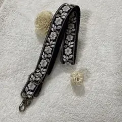インド刺繍リボンスマホショルダーストラップ　ブラック