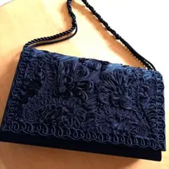 未使用　パーティー刺繍入り黒クラッチバッグ　21.5×14×5cm