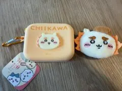 ちいかわ　東京みやげ　おかおぬいぐるみバッジ　シーサーとミニシリコンポーチ
