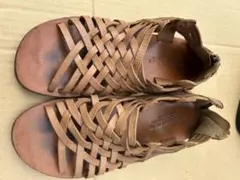ブラウン 編み込みデザイン サンダル