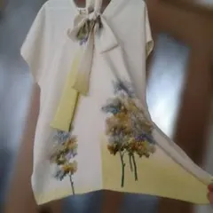 着物リメイク木の絵柄グラデーションVネックチュニックブラウス　クリーム色カフタン