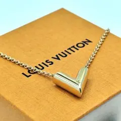 27264✨️ルイヴィトン ネックレス エセンシャルV ゴールド　ロゴ 箱ありのサムネイル