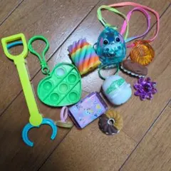 子供用おもちゃ まとめ売り スティッチ 光るキーホルダー　消しゴム　練り消しなどのサムネイル