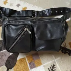 黒 革製 ボディバッグ 3ポケット