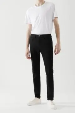 ブラックパンツ