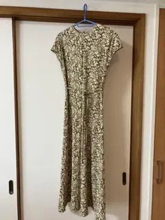 オリーブグリーン花柄半袖ロングワンピース