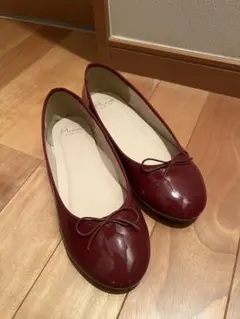 【新品未使用】Menue エナメル バレエシューズ ボルドー幅広パンプス24.5のサムネイル
