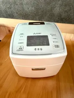 三菱電機IHジャー炊飯器　炭炊釜　NJ-VW107-W　5.5合　中古品のサムネイル