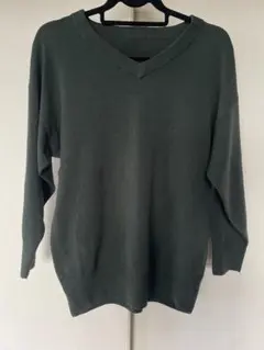 GU　薄手セーター　F　深いグリーン色