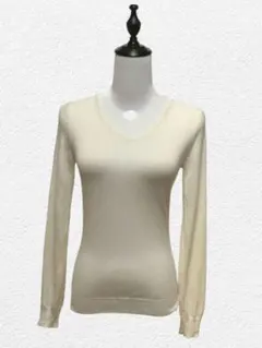 ユニクロ　Ｍ　クリーム色 Vネック 薄手　長袖セーター