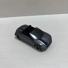 グレーのオープンカー型ミニカー