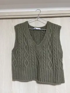 オリーブ色 Vネック ケーブルニットベスト ZARA