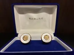 【新品未使用・希少】明治神宮外苑 菊紋 カフスボタン（カフリンクス）非売品のサムネイル