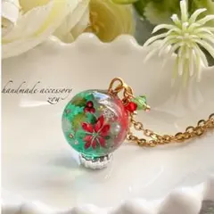 ＊少し訳あり品＊ポインセチアのレジンネックレス